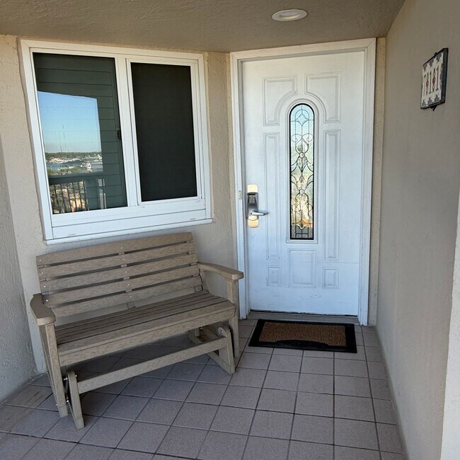 Foto del edificio - Views! Gorgeous, upgraded penthouse condo at The Breakers