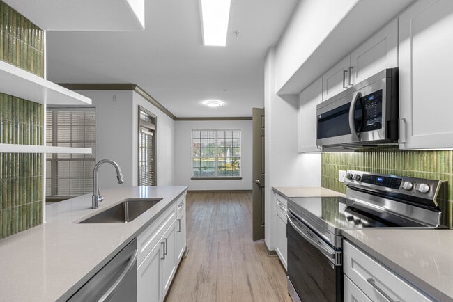 Building Photo - Cortland Lakecrest