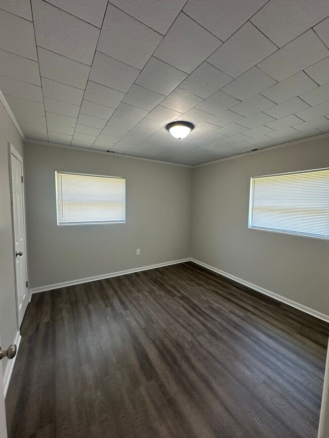 Foto del edificio - 820 Haywood Pl