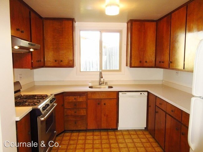 Building Photo - 119 E Vista Ave