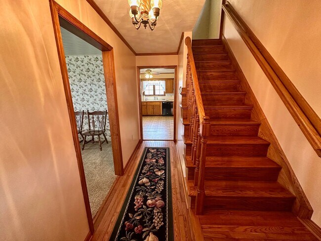 Building Photo - Charming & Private 3-Bedroom Home in New O...