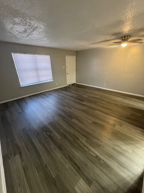 Foto del edificio - 5220 Weber Rd