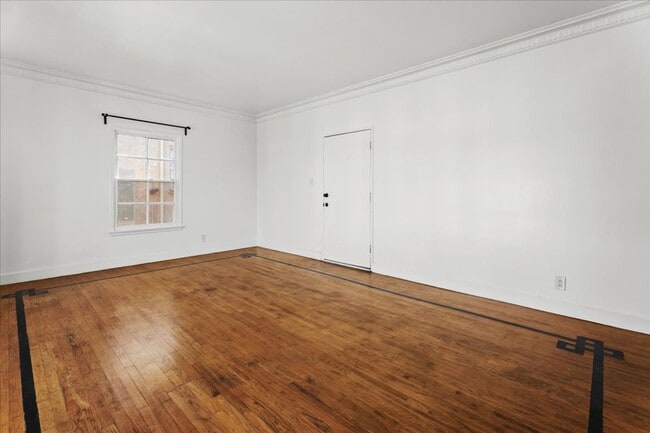 Photo - BEAUTIFUL FRENCH NORMANDY STYLE 2BR UNIT Apartment