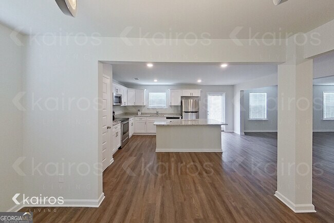 Building Photo - 201 Redwood Ct