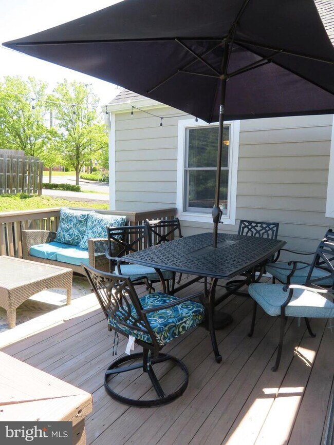 Building Photo - 4006 Woodland Dr