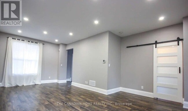 Building Photo - 58 Burton St