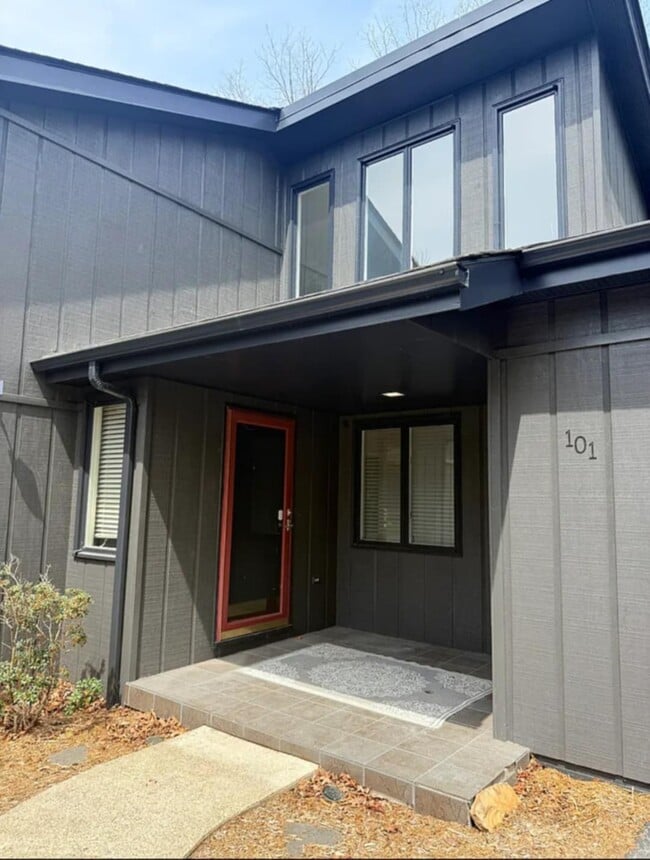 Building Photo - 101 Magnolia Ln