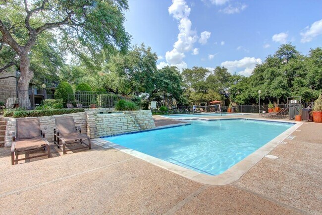 Building Photo - 3600 Greystone Dr