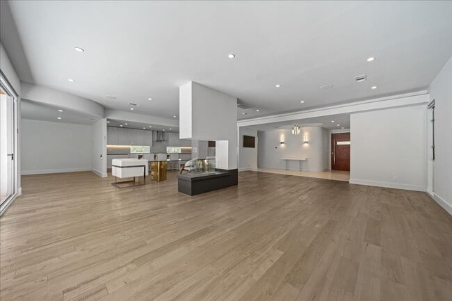 Building Photo - 1455 S Castello Ave