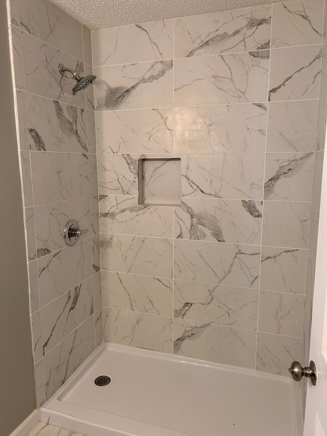 Foto del edificio - 553 Glenwood Dr