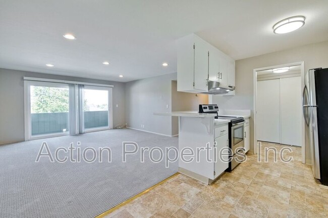 Building Photo - 1458 Hudson St