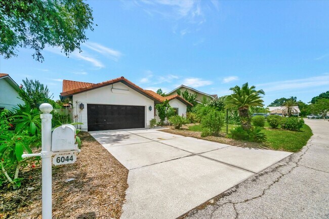 Foto del edificio - Stunning 3 Bed/ 2 Bath Pool Home in Longwood Run ~ UTC