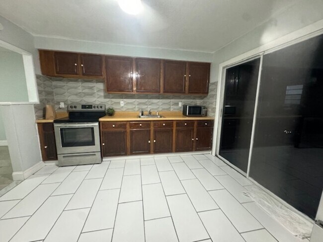 Photo - 711 E 129th Ave House