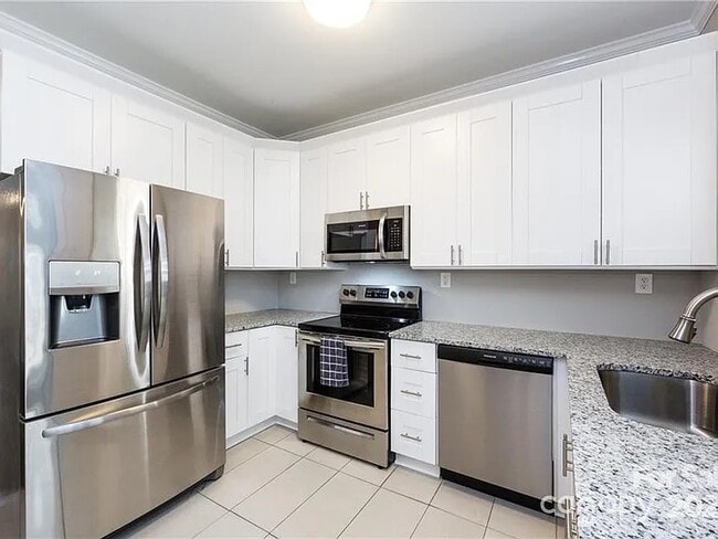 Foto del edificio - 1265 E Woodlawn Rd