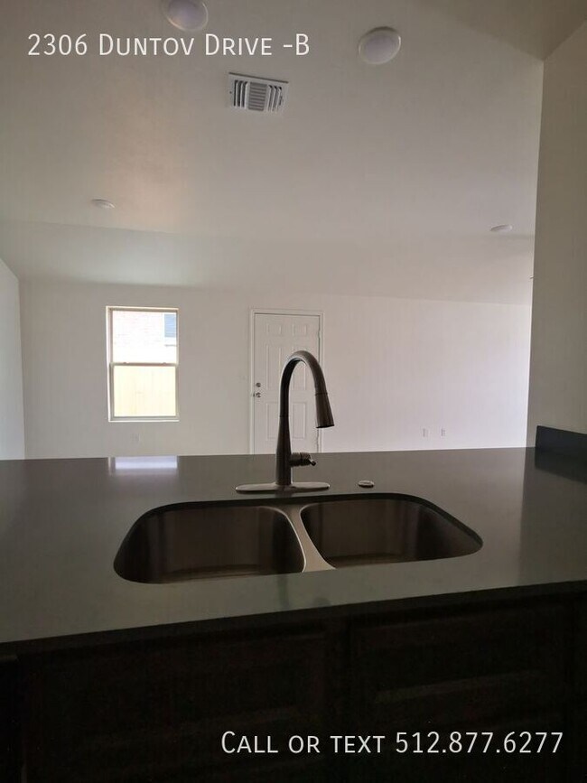 Foto del edificio - 2306 Duntov Dr