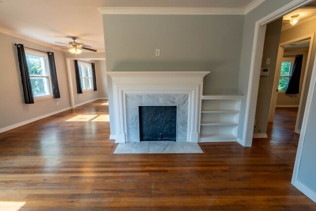 Building Photo - Charming 2bed rental house