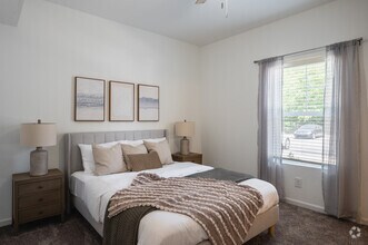 2BR, 2BA - Waters Edge