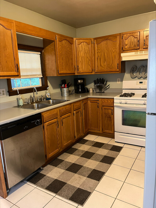 Kitchen with dishwasher - 221 S Church St