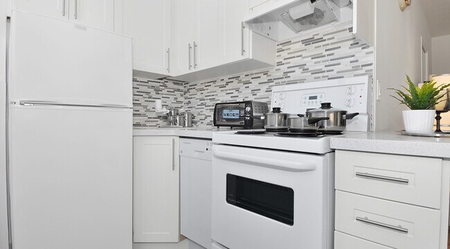 Building Photo - Skyliner