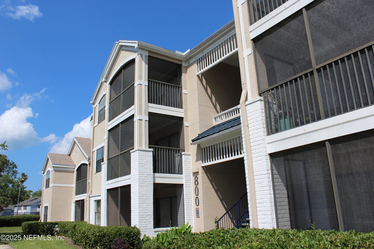 Foto principal - 800 Boardwalk Dr