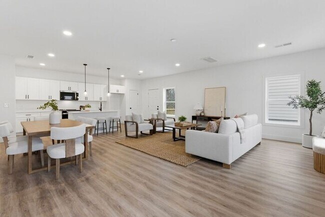 Foto del edificio - Brand New Home in Old Hickory - Golf Course Views - Pet Friendly