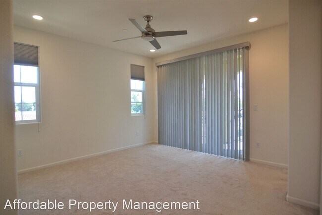 Foto del edificio - 3 br, 3.5 bath House - 5862 Riley Way
