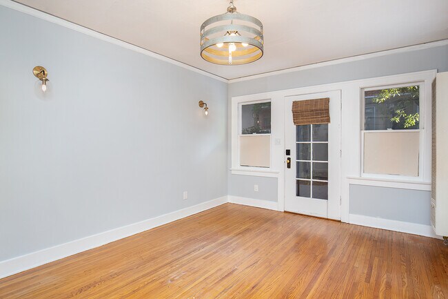 Building Photo - 2552 El Molino Ave