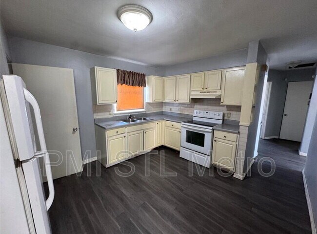 Foto del edificio - 6343 Evergreen Blvd
