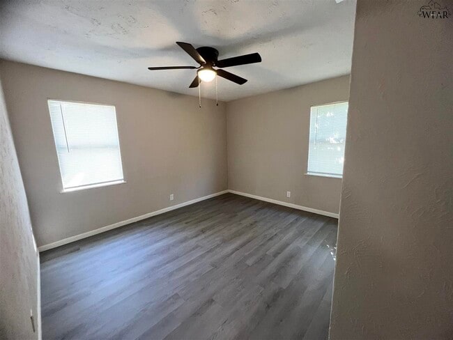 Building Photo - 1425 Harris Ln
