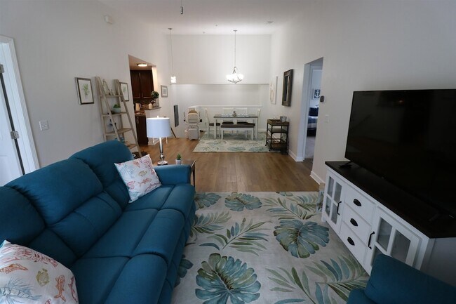 Foto del edificio - 922 Golden Lake Loop