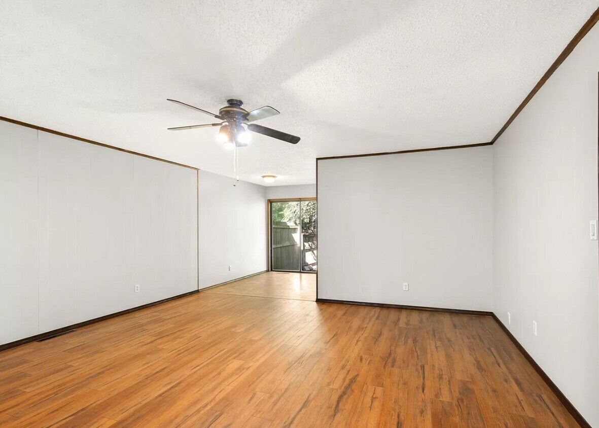 Foto del edificio - 3642 S Farm Rd 135