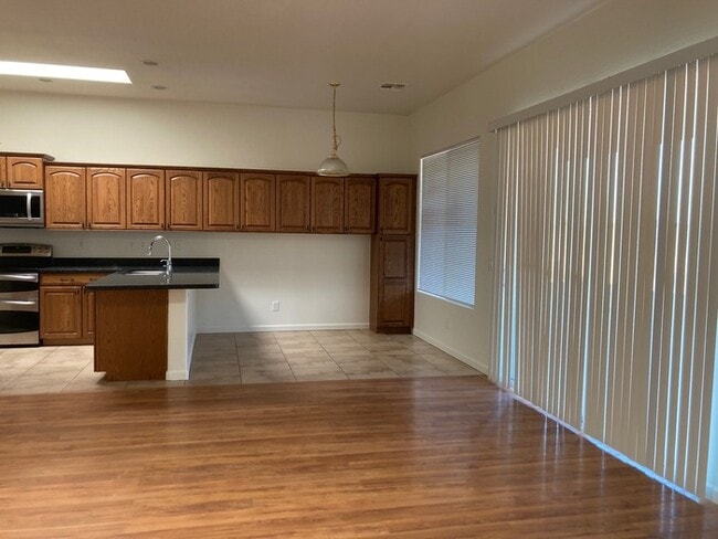 Building Photo - Beautiful 4 bedroom on an Acre lot