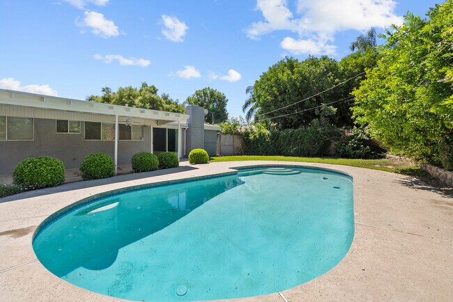 Foto del edificio - 9417 Swinton Ave