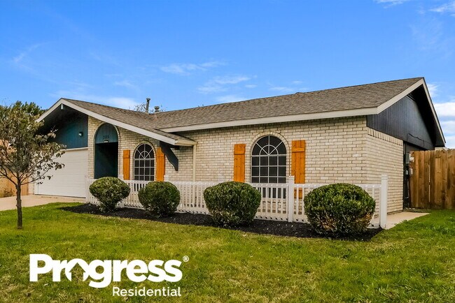 Building Photo - 305 Pebblebrook St