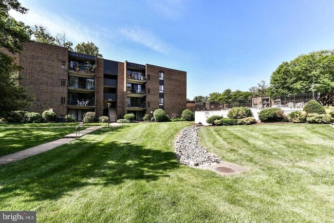 Foto del edificio - 7802 Dassett Ct