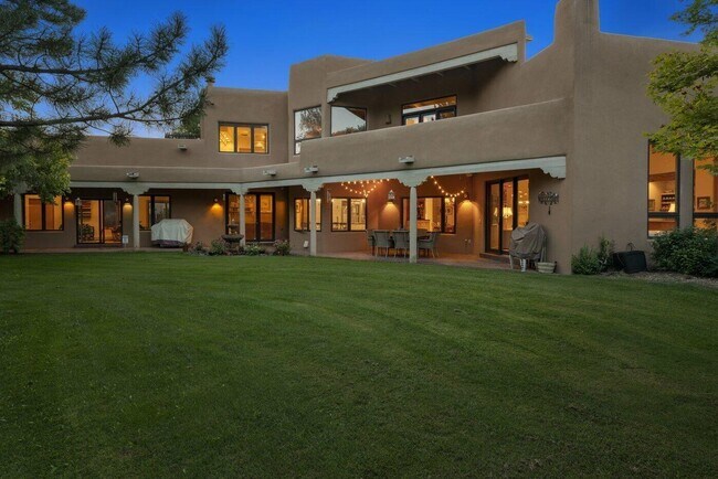 Foto del edificio - 1600 Padre Roberto Rd NW