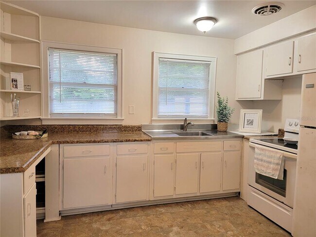 Building Photo - 212 Husson Ave