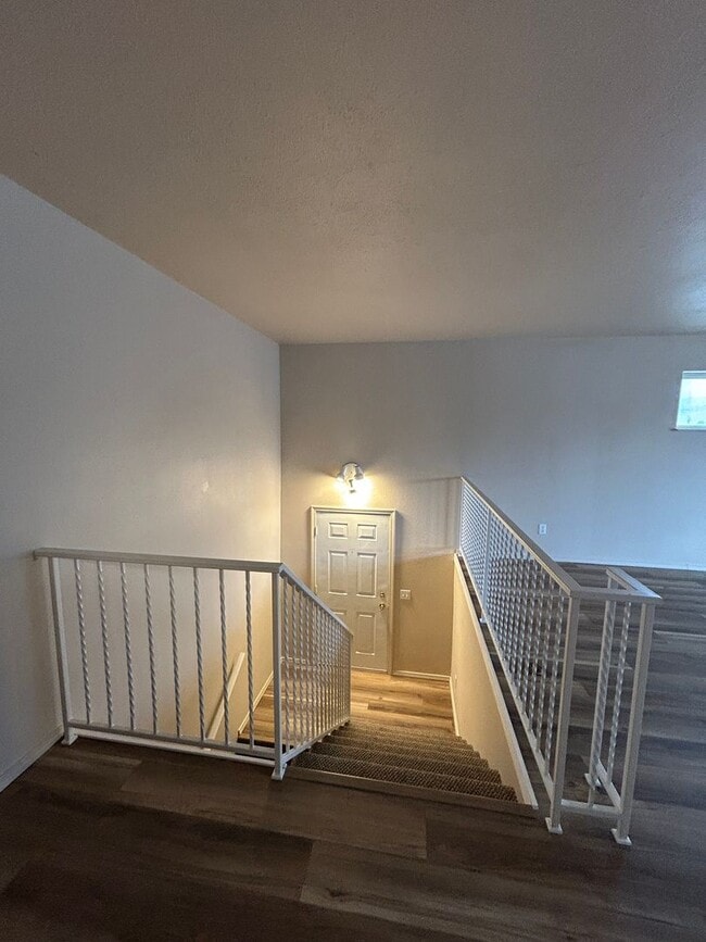 Foto del edificio - Split Level Townhouse