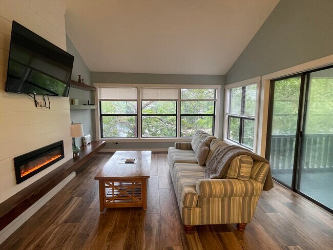 Foto del edificio - 300 Yacht Club Dr