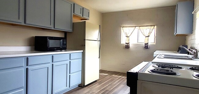 Cocina - 1205 W Center St
