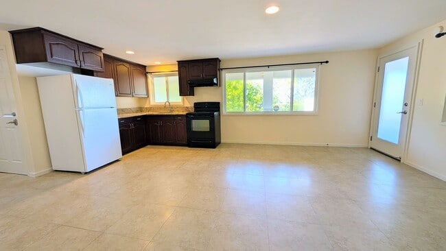 Building Photo - Spacious Pet Friendly 1 Bed 1 Bath Duplex in Kamehameha Heights