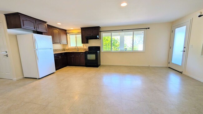 Foto del edificio - Spacious Pet Friendly 1 Bed 1 Bath Duplex in Kamehameha Heights