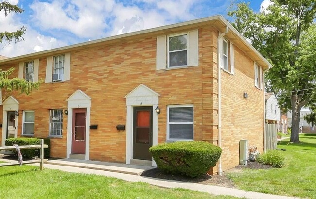 Building Photo - 1746 Pine Tree St S