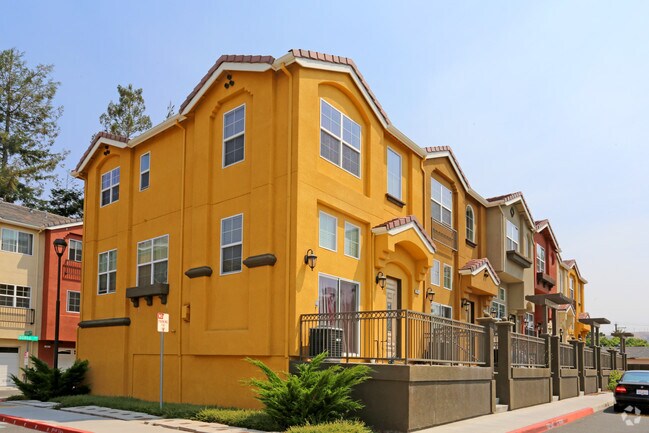 Foto del edificio - Lunare Townhomes