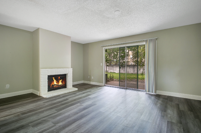 Building Photo - 2363 Huntington Green Ct