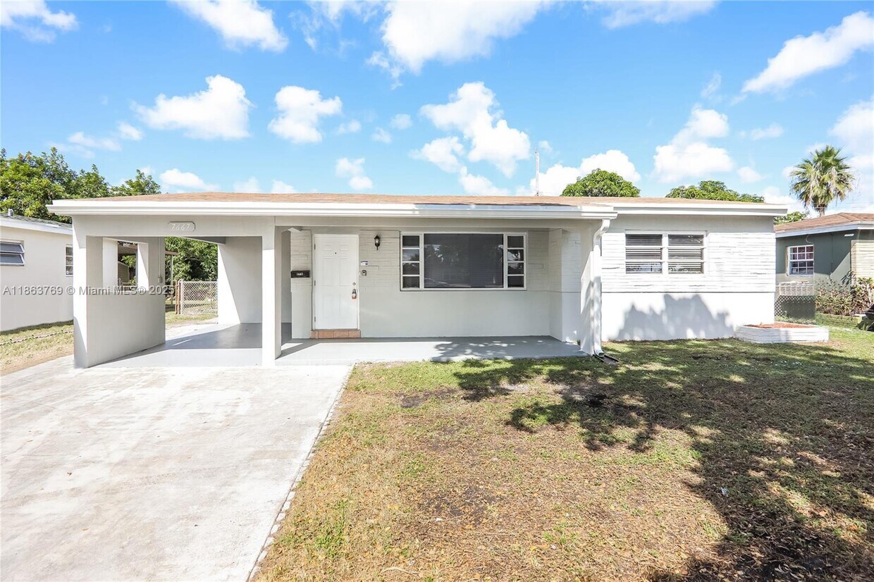 Foto principal - 7667 Miramar Pkwy