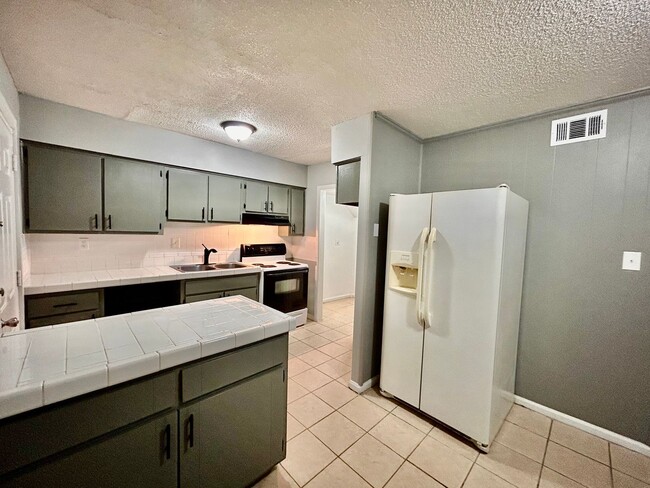 Foto del edificio - 975 N White Station Rd