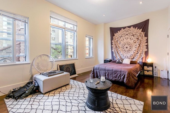 Building Photo - Rarely Available Singlular Private Residen...