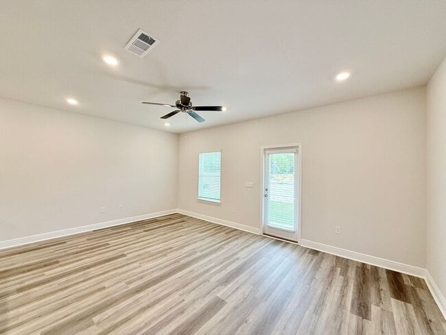 Building Photo - 2595 Cliff Hollow Cir