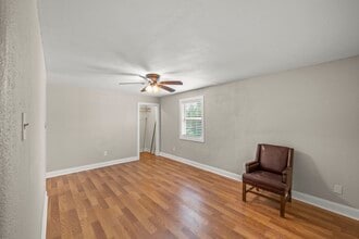 Building Photo - 303 Linwood St